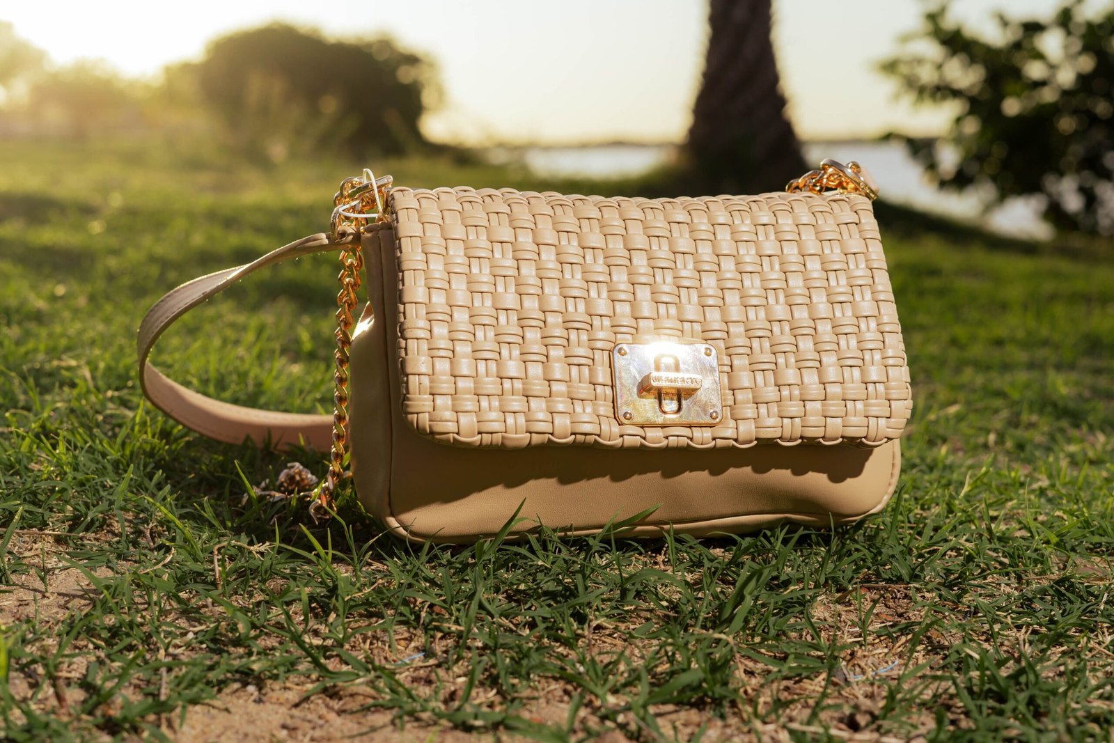 About shoulder & crossbody bags